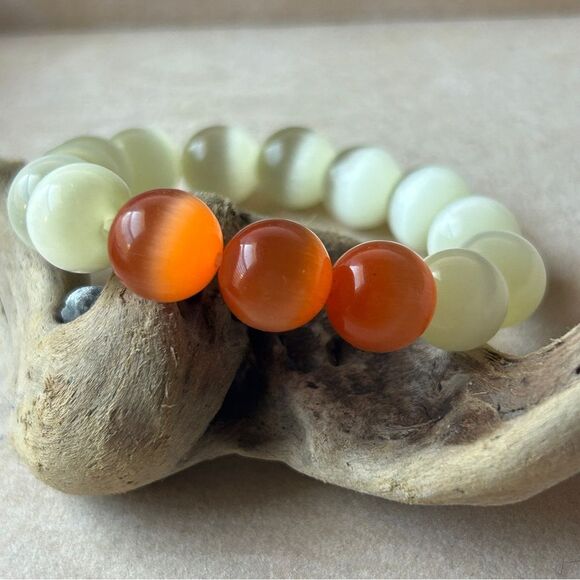 Elegant Orange and ivory cat eye Beaded Bracelet 7inch 12/13mm handmade - Picture 4 of 4